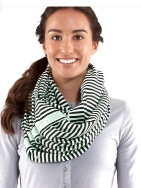 lululemon vinyasa scarf in black and striped mint